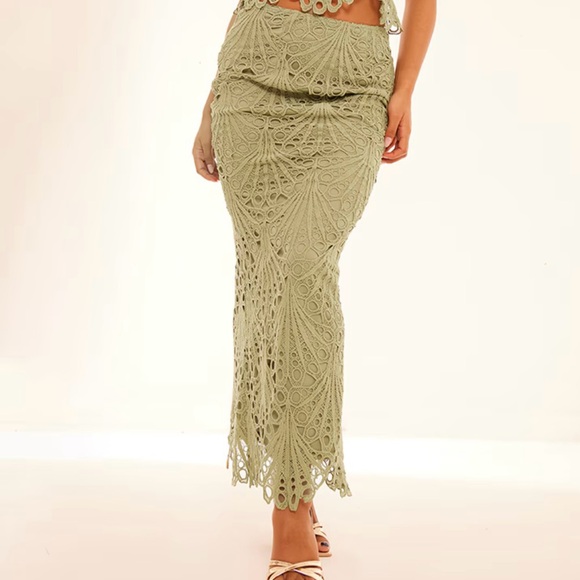 PrettyLittleThing Lace Skirt - Picture 11 of 11